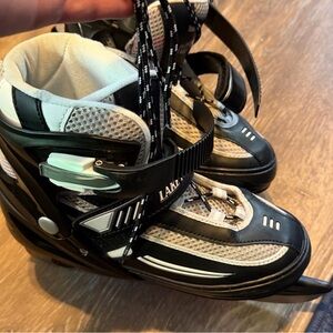 4 sizes adjustable hockey skates